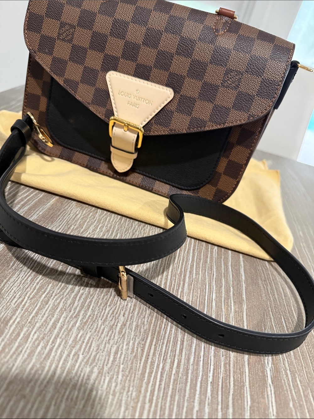 Louis Vuitton Brown Checkered Crossbody with Black Panel and Cream Buckle - Picture 7 of 14